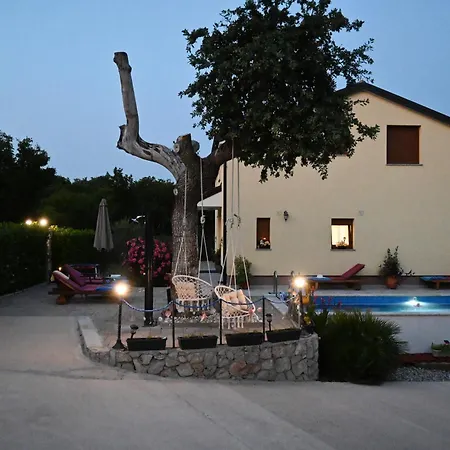 Jozi With Pool Villa Gabonjin