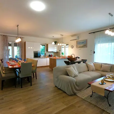 Jozi With Pool Villa