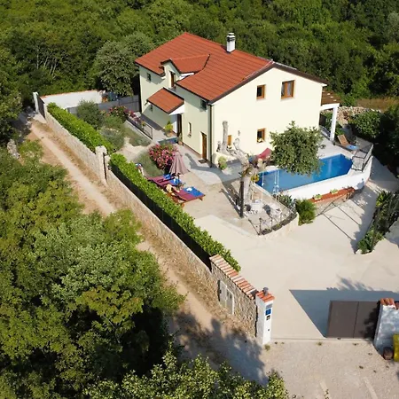 Villa Jozi With Pool Gabonjin