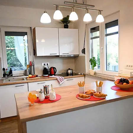 Villa Jozi With Pool Gabonjin