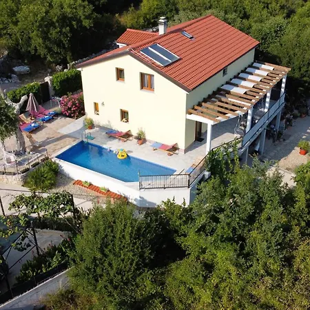 Villa Jozi With Pool