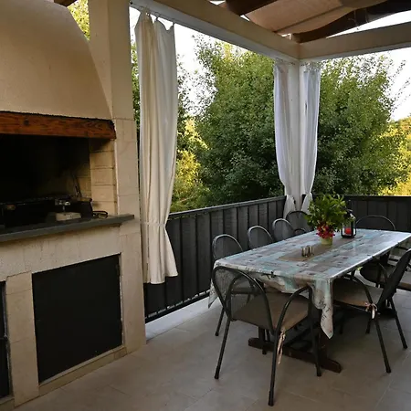 Villa Jozi With Pool Gabonjin