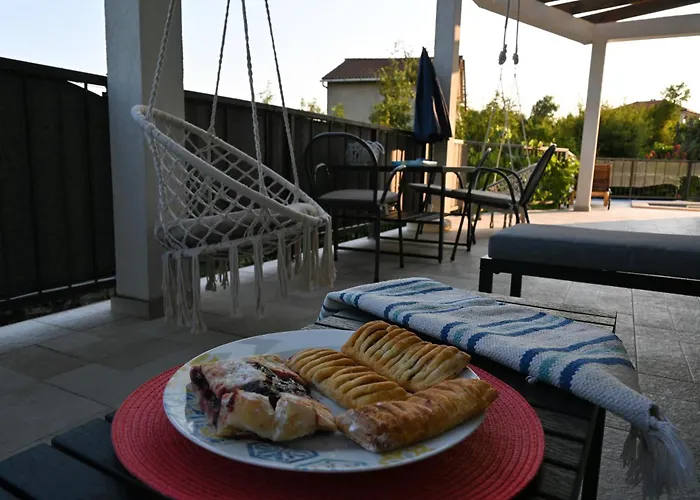 Jozi With Pool Villa