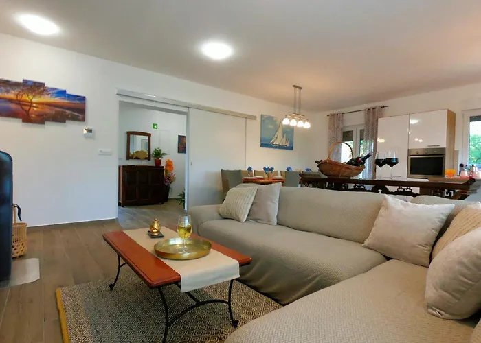 Jozi With Pool Villa Gabonjin