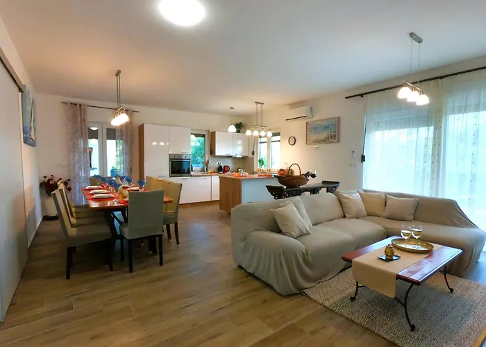 Jozi With Pool Villa