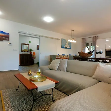 Jozi With Pool Villa Gabonjin